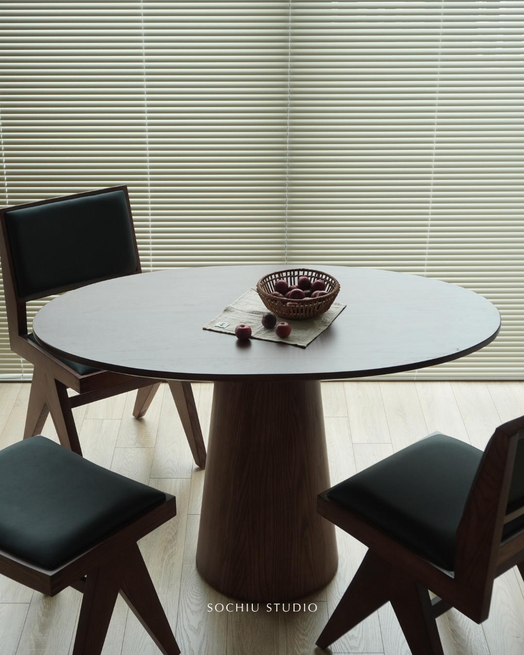 Ellipse Dining Table – bàn ăn Sochiu Studio