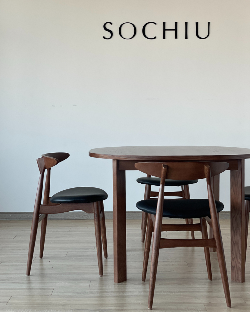 Kai Dining Chair – ghế gỗ Sochiu Studio