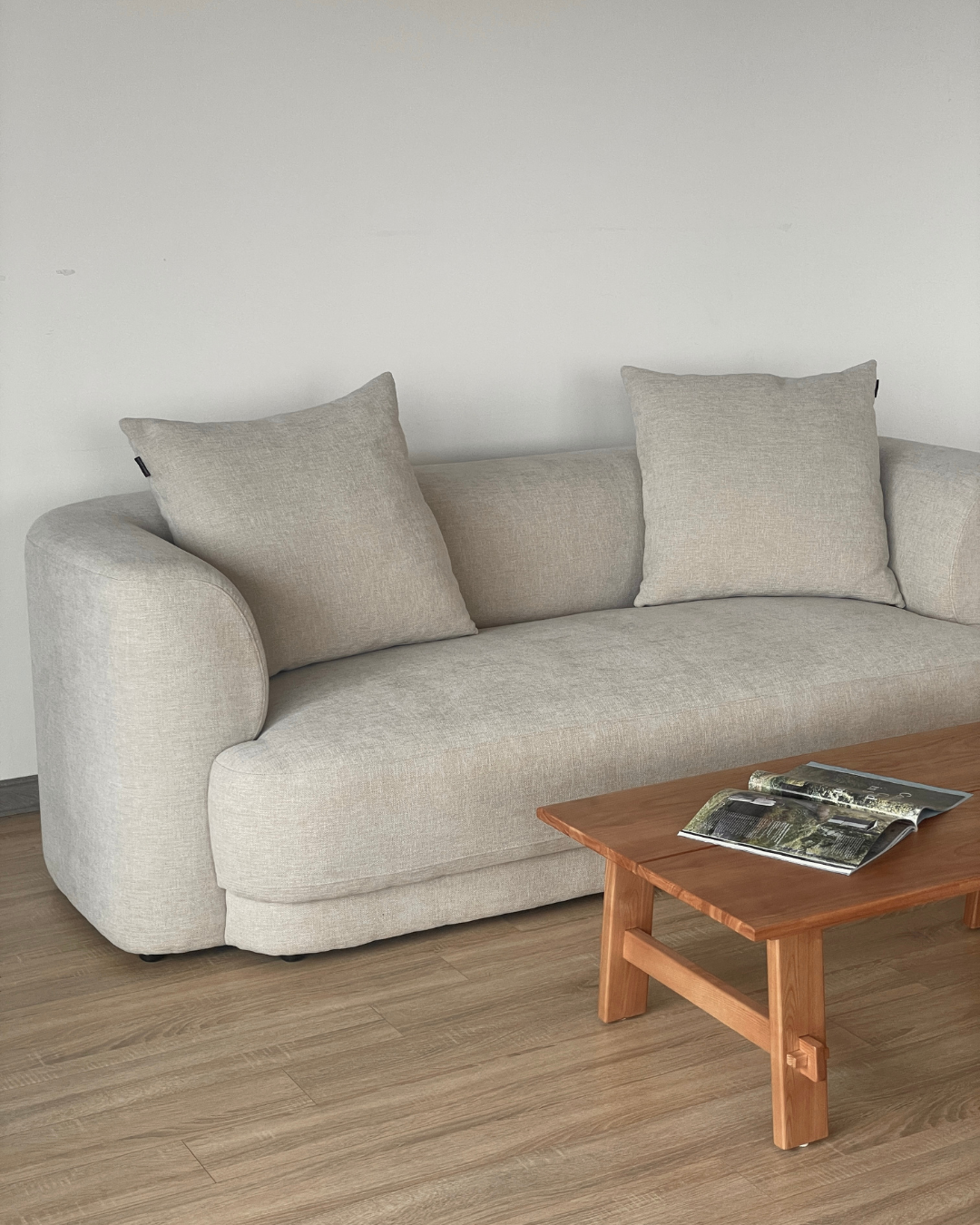 Carter Coffee Table – bàn trà Sochiu Studio