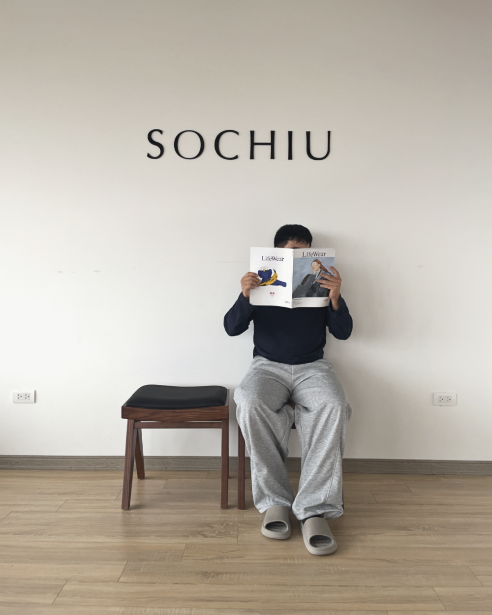 Pierre Jeanneret Stool – ghế gỗ Sochiu Studio