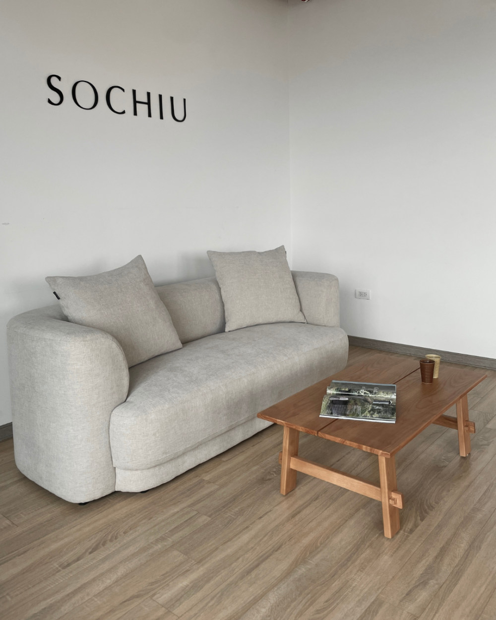 Carter Coffee Table – bàn trà Sochiu Studio