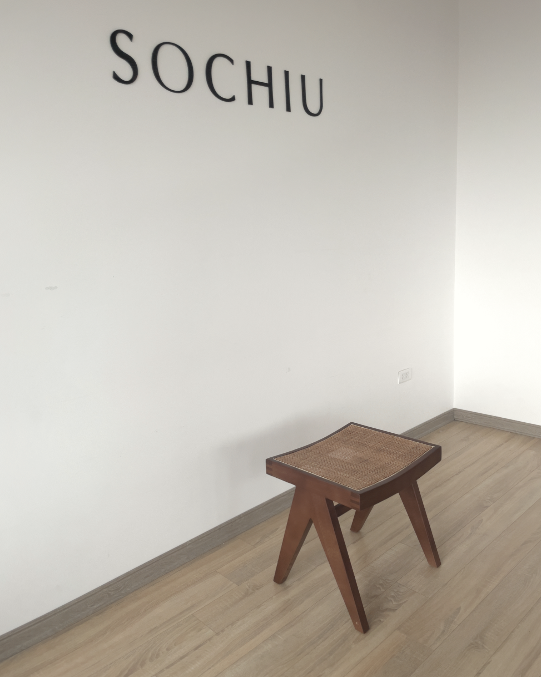 Rattan Pierre Jeanneret Stool – ghế gỗ Sochiu Studio