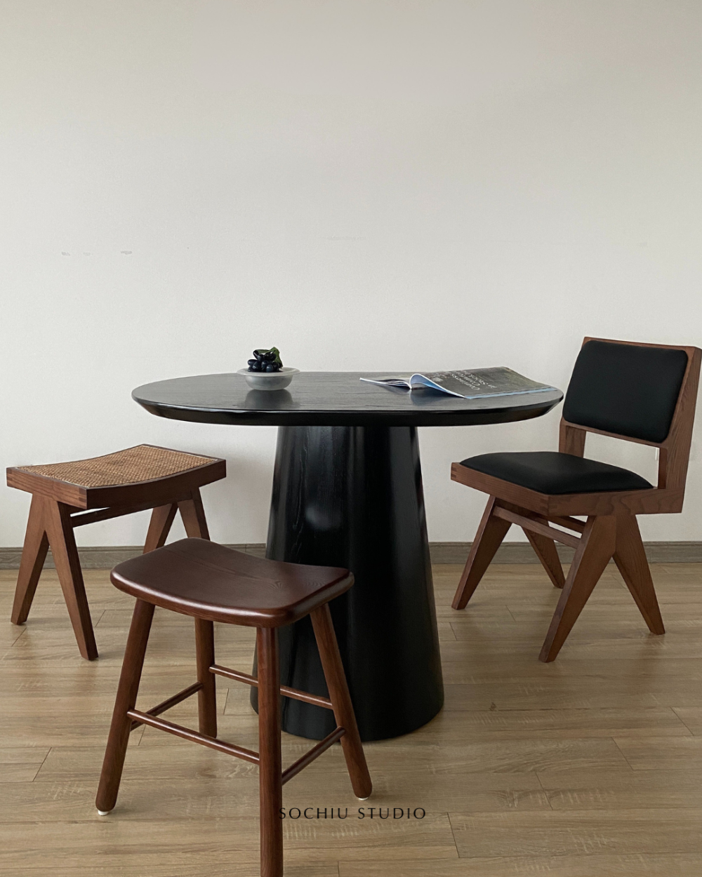 Oval Dining Table – bàn ăn Sochiu Studio