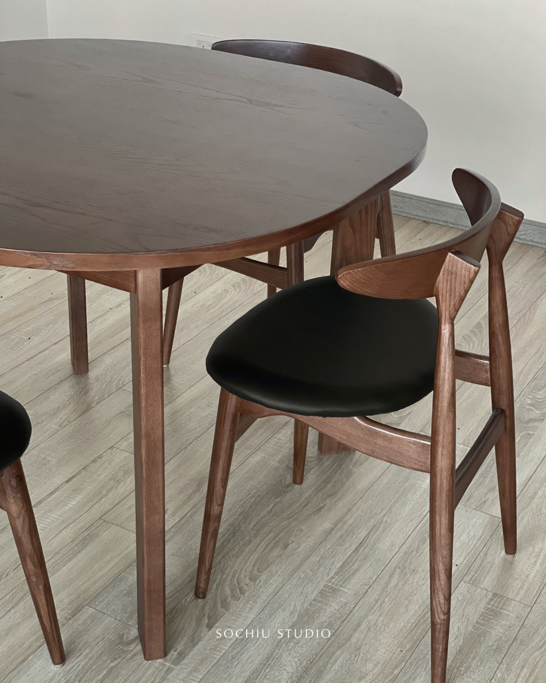Kai Dining Chair – ghế gỗ Sochiu Studio