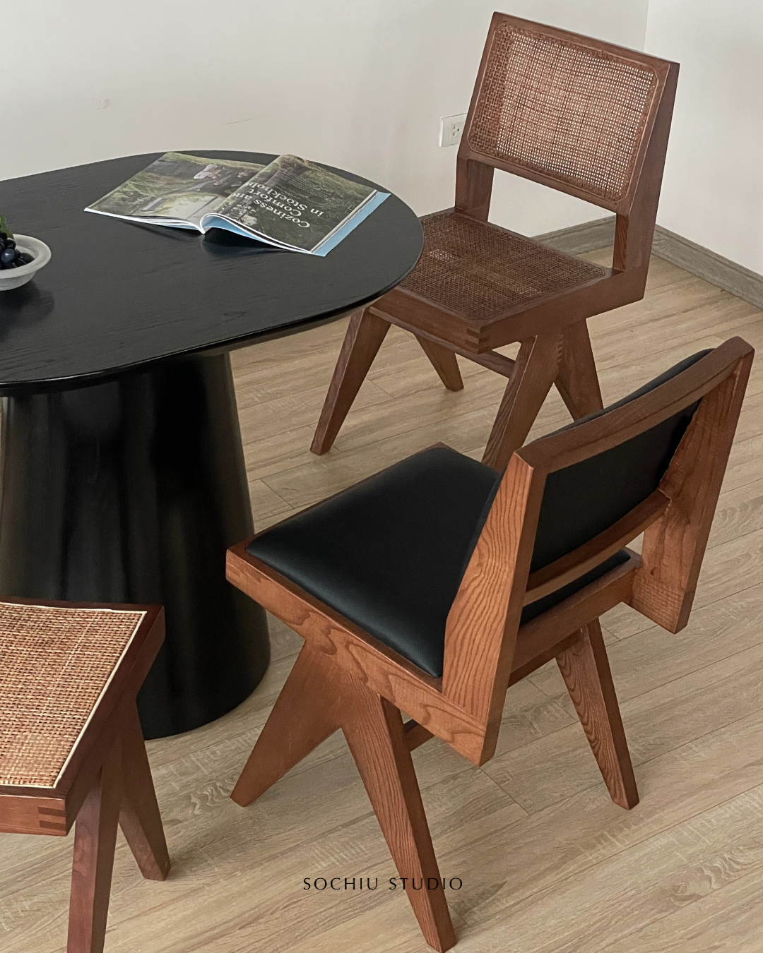 Oval Dining Table – bàn ăn Sochiu Studio