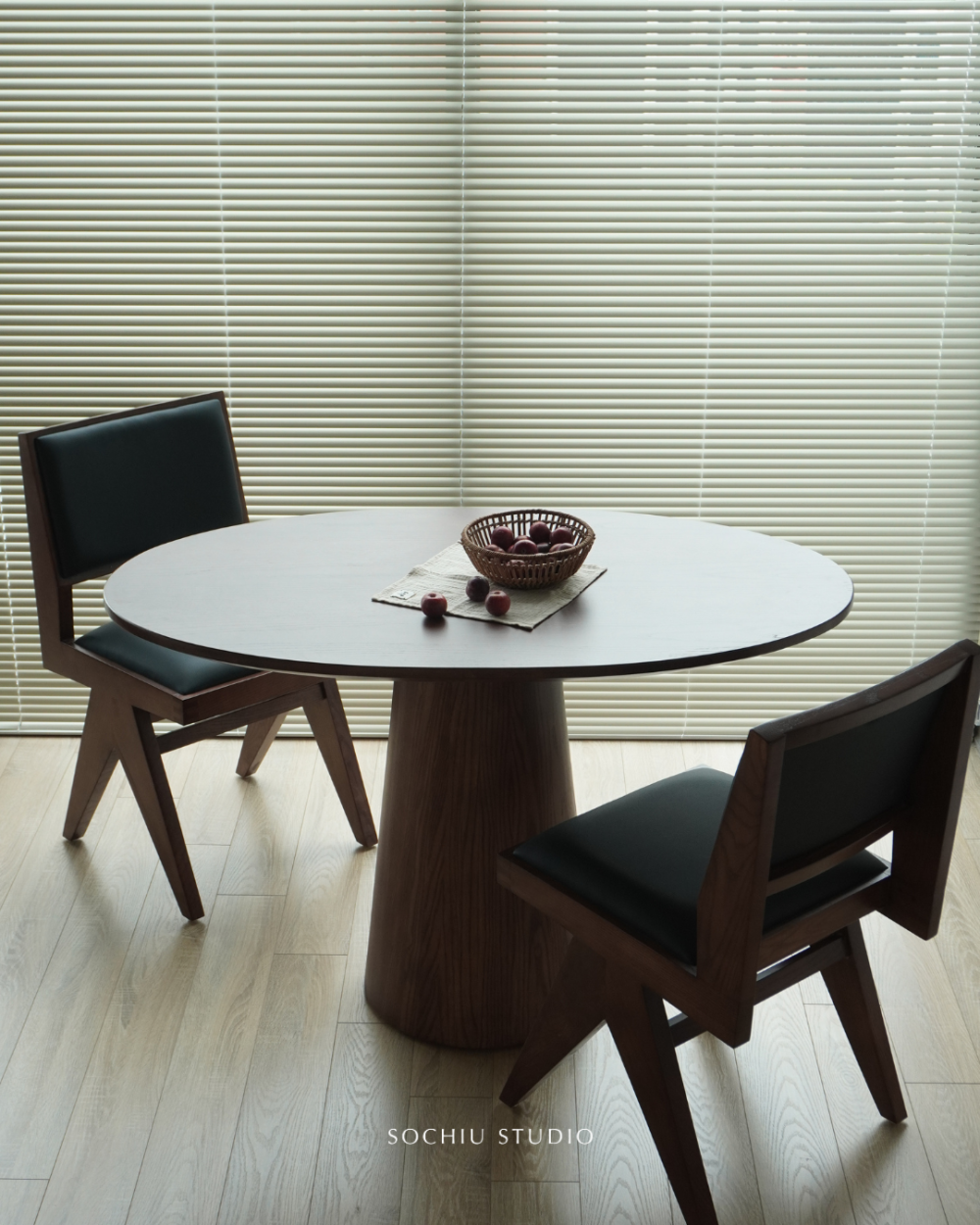 Ellipse Dining Table – bàn ăn Sochiu Studio