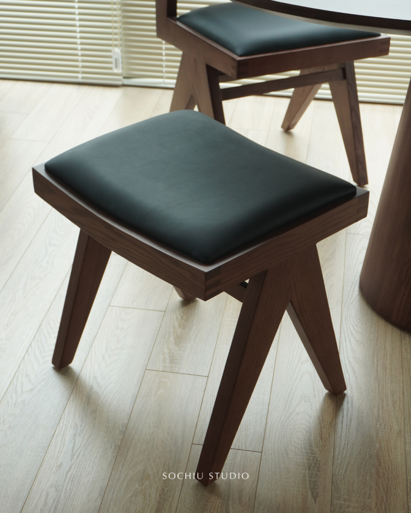 Pierre Jeanneret Stool – ghế gỗ Sochiu Studio