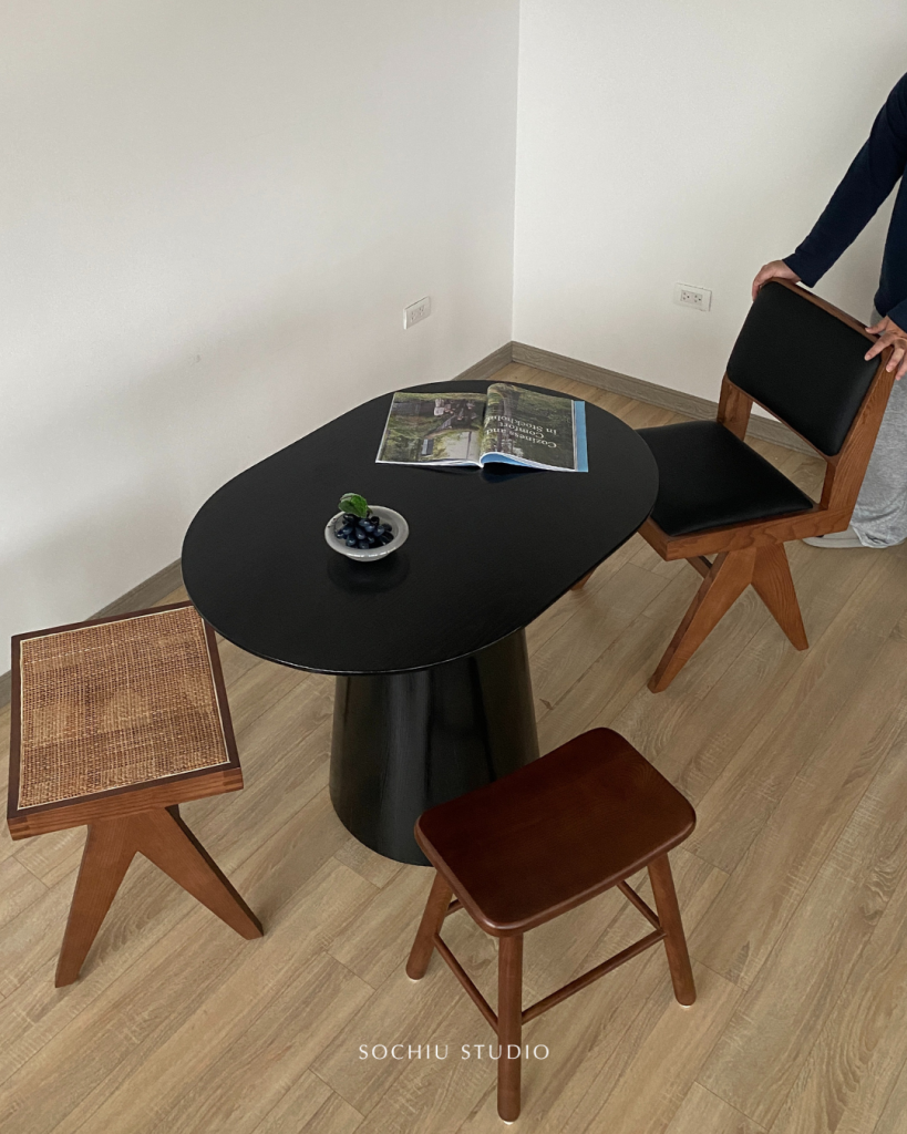 Oval Dining Table – bàn ăn Sochiu Studio