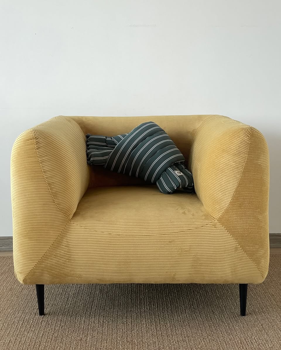 Elton Armchair – sofa Sochiu Studio