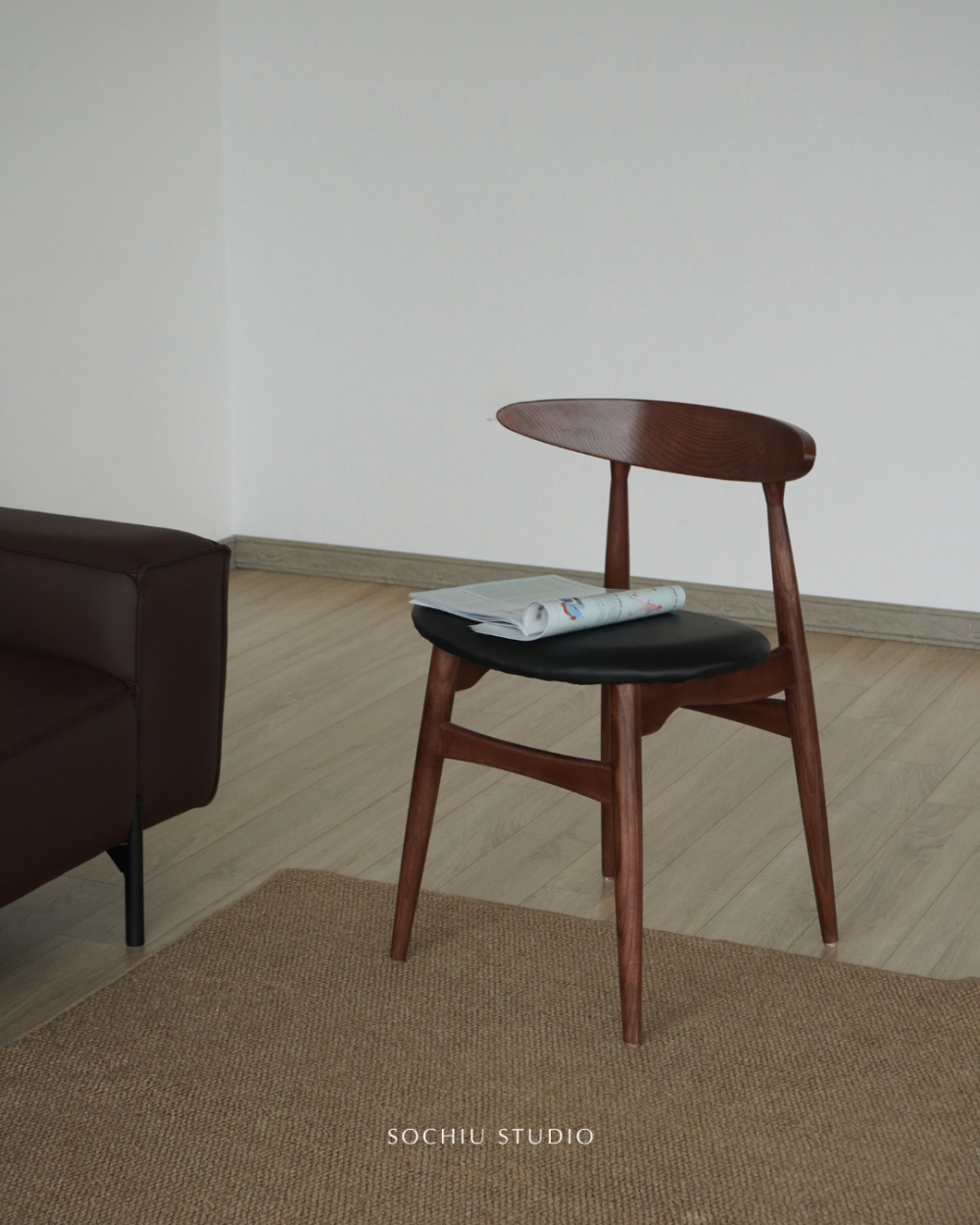 Kai Dining Chair – ghế gỗ Sochiu Studio