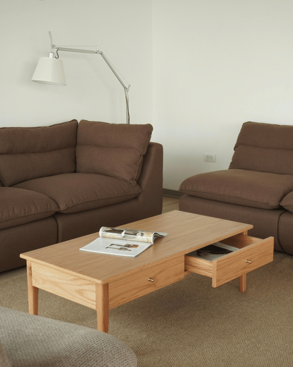 Louis Coffee Table – bàn trà Sochiu Studio